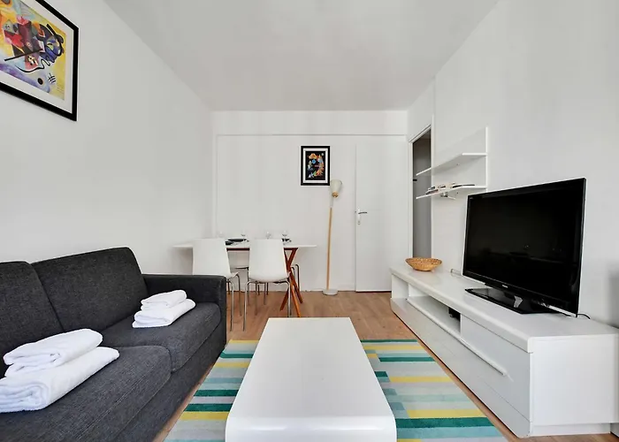 Bright Flat - 1br 4p - Javel