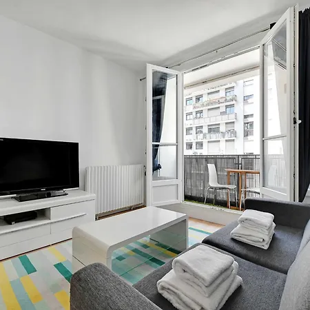 Bright Flat - 1br 4p - Javel Apartman *